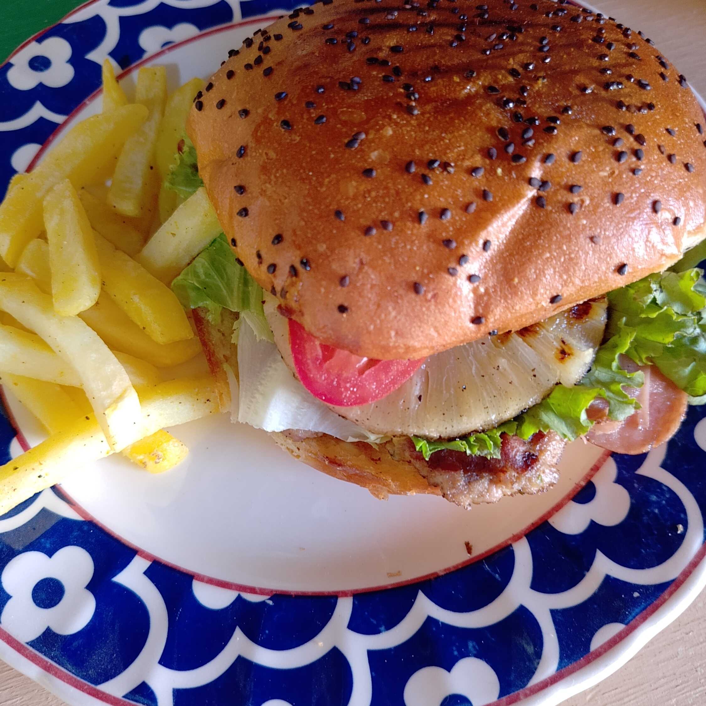 Hamburguesa de Res con Papas