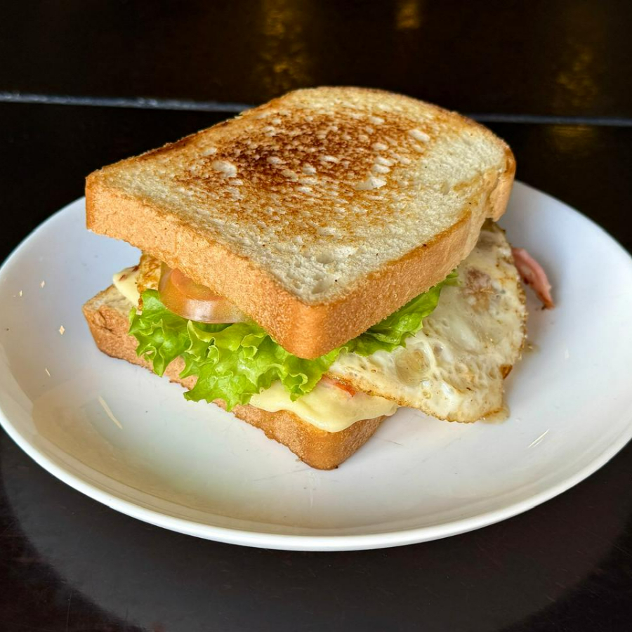 Pão de Forma, Presunto, Mussarela, Ovo, Alface e Tomate
