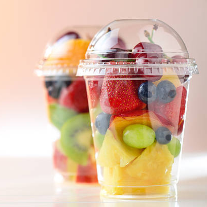 Salada de fruta acompanhamento: Morango, Manga, Kiwi e Uva . Vem com Leite condensado , Leite em Pó e Granola