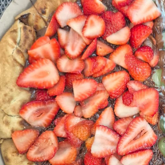 Pizza Grande Chocolate, Granulado e Morango