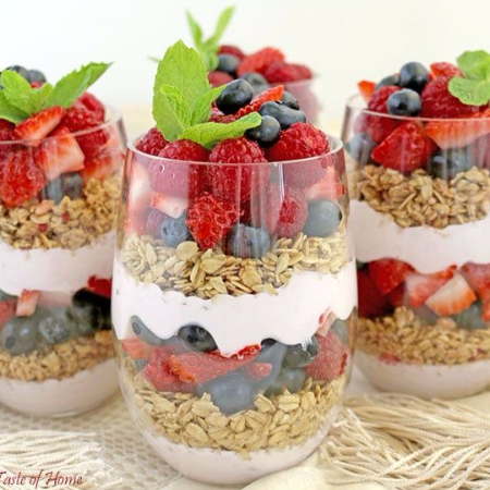 Parfait de Frutos Rojos de 16 Oz.