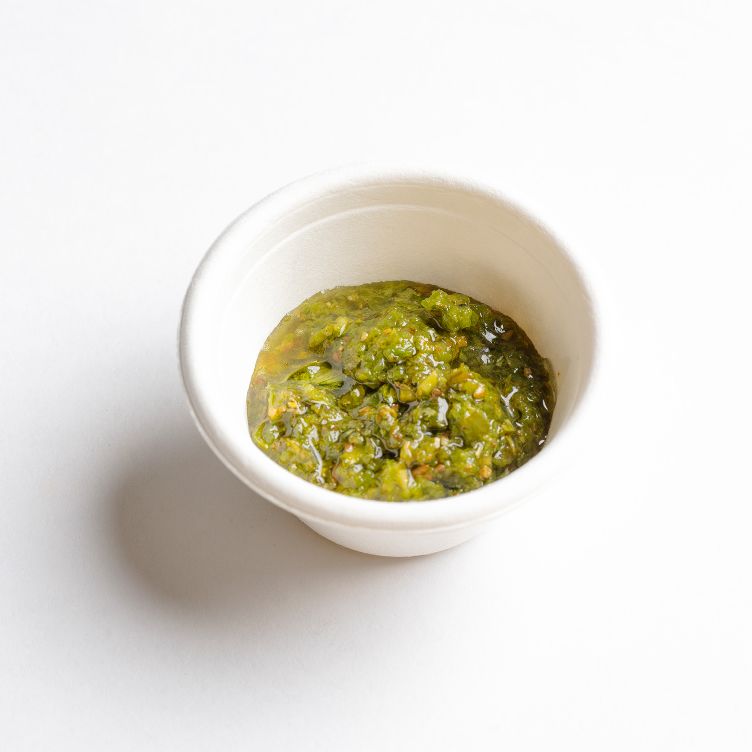 MOLHO DE PIMENTA DE ORIGEM IEMENITA, A BASE DE ERVAS, ESPECIARIAS E PIMENTA JALAPEÑO. VEGANO.