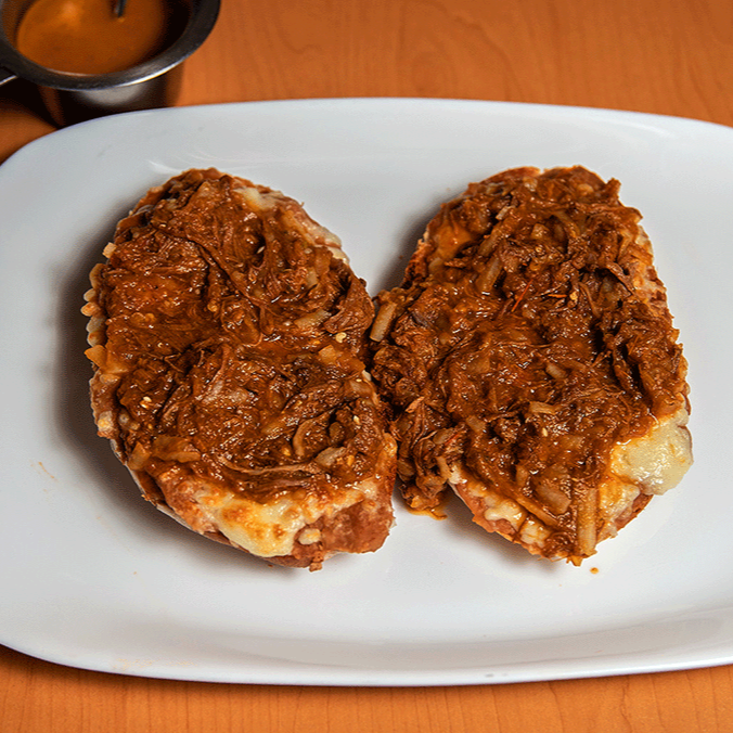 Molletes con Deshebrada