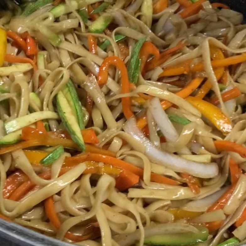 Pasta In D Box / Fettuccine con pollo a la naranja