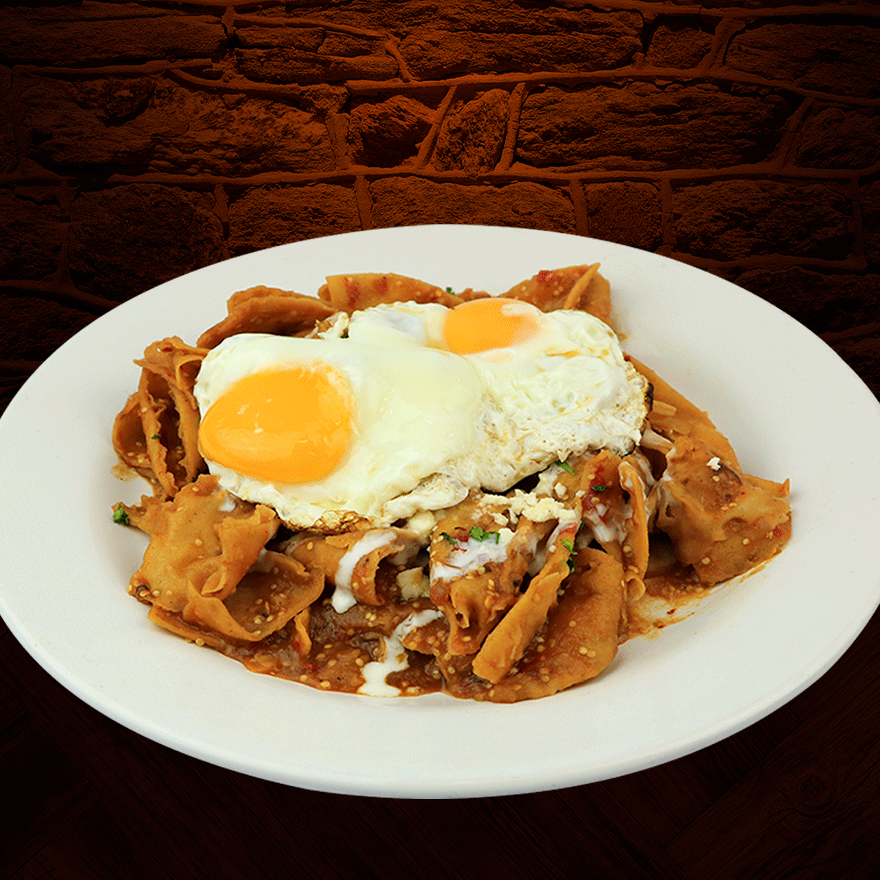Huevos Estrellados en Chilaquiles Rojos C