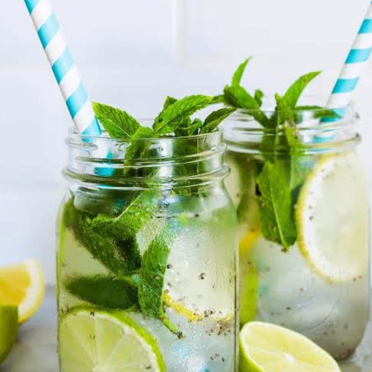 Agua Fresca De Limón Con Chía