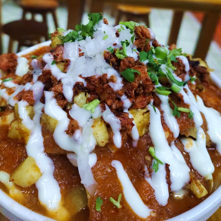 Chilaquiles Rojos con Pastor