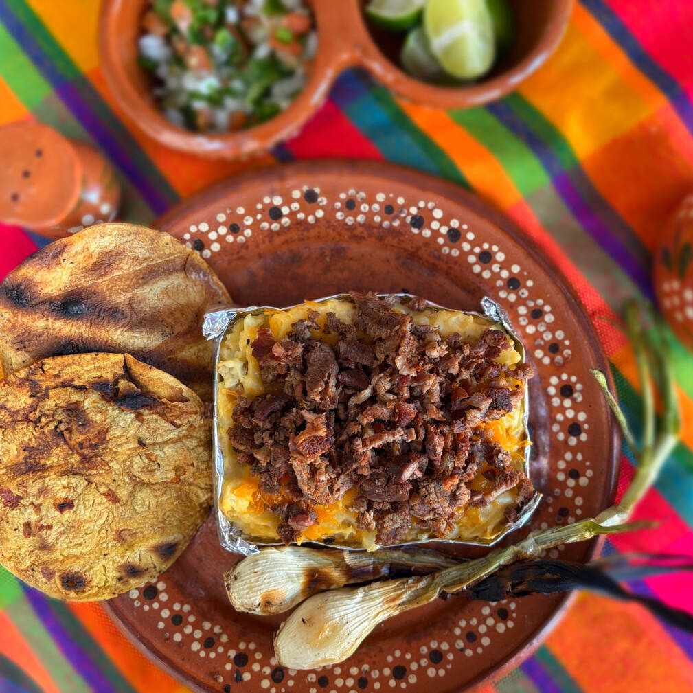 Papa con Carne Asada