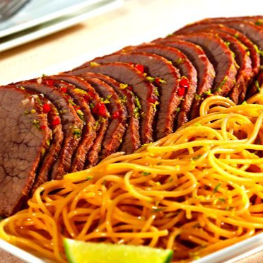 CARNE ASSADA COM ESPAGUETE