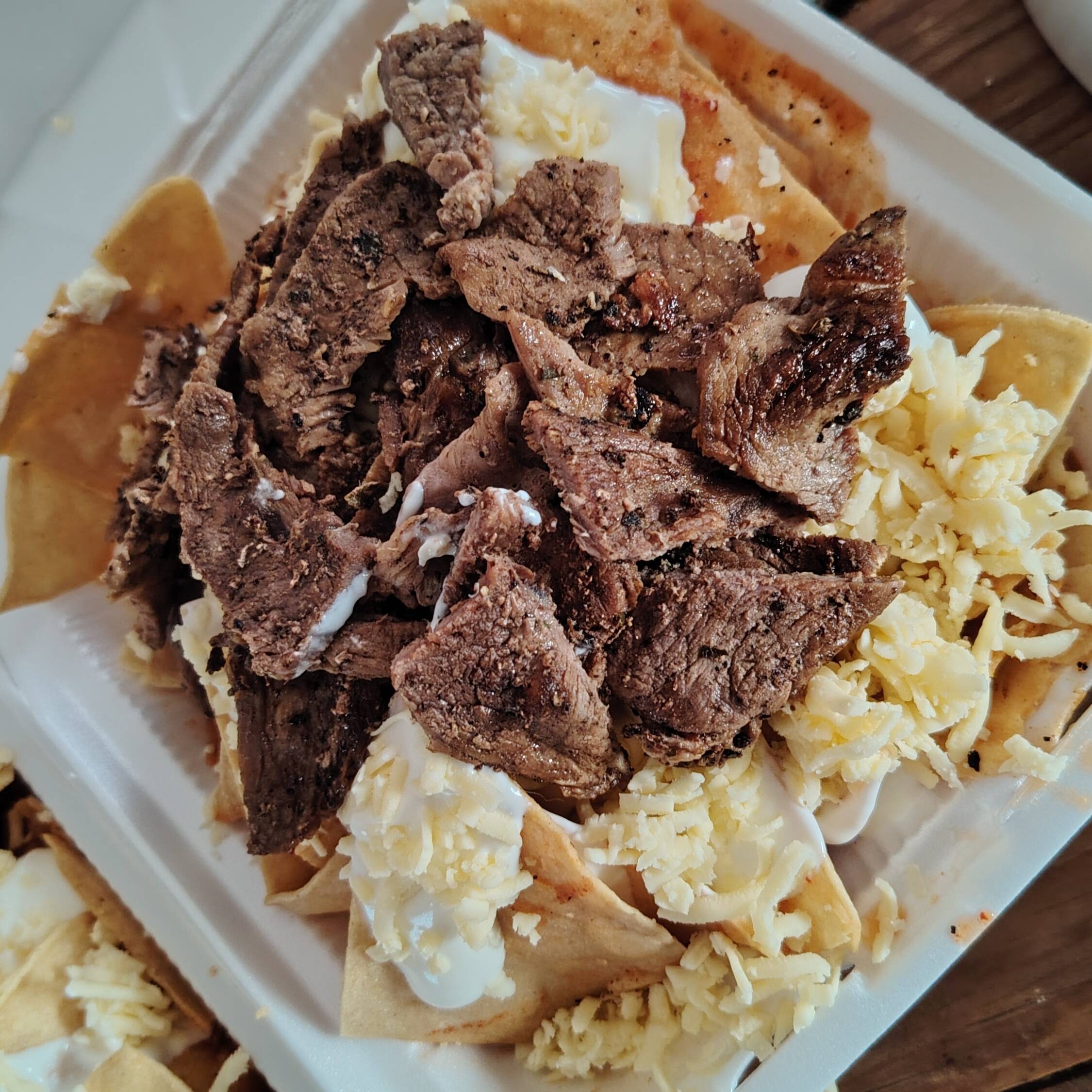 CHILAQUILES ROJO CARNE