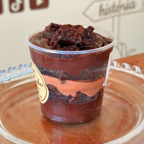 Creme de Nutella e mousse de chocolate se alternam em camadas generosas, acompanhados de pedaços de brownie artesanal. A finalização fica por conta do granulé ao leite. Copo de 200 ml