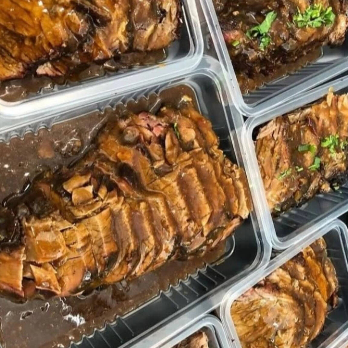 Carne assada recheada com bacon, linguiça e cenoura