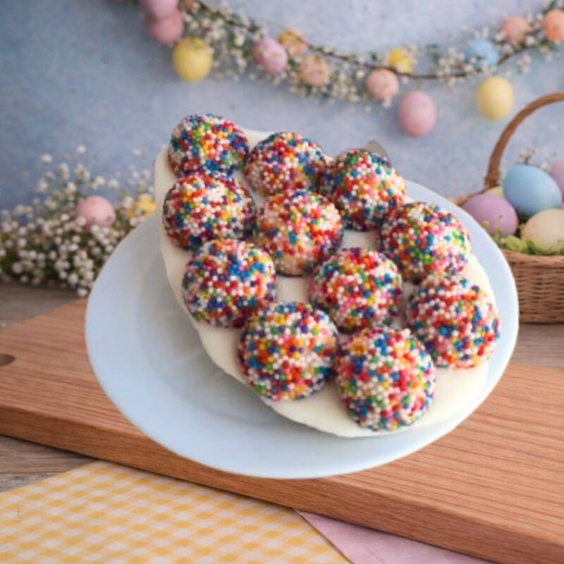 Brigadeiro Colorido Tablet sabor chocolate branco cravejado com brigadeiros brancos cobertos com miçangas coloridas.