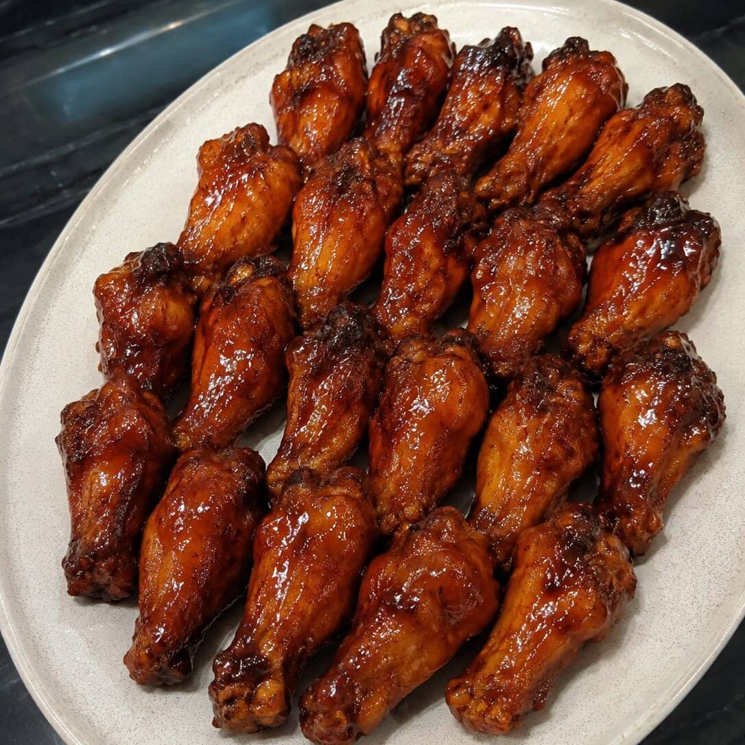 20 Alitas Combinadas Acompañadas de Vegetales