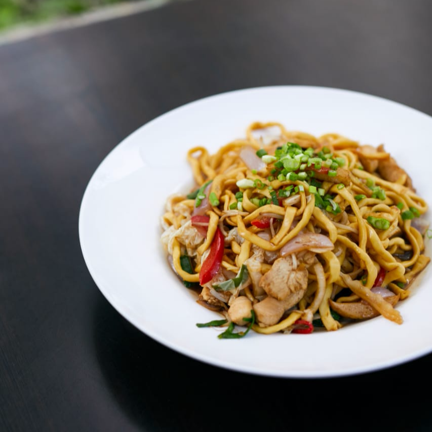 Tallarín Saltado de Pollo