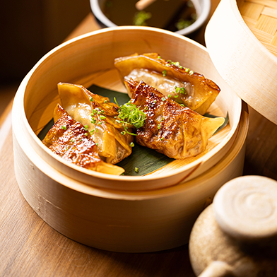 Ravioli japonês de lombo de porco.