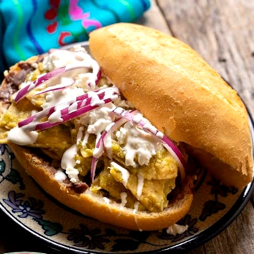 Torta de Chilaquiles