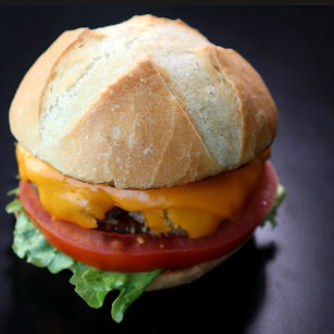 Feitos com produtos selecionados de alta qualidade, pão crocante, alface americana, tomate, molho de maionese do chef e queijo cheddar.