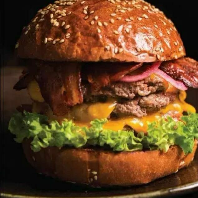 Hamburguesa res con queso y tocino