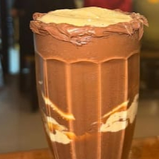 500ml Preparado com nosso delicioso creme americano, esse milkshake traz o toque frutado de maracuja com borda de nutela para começar a experiência com intensidade.