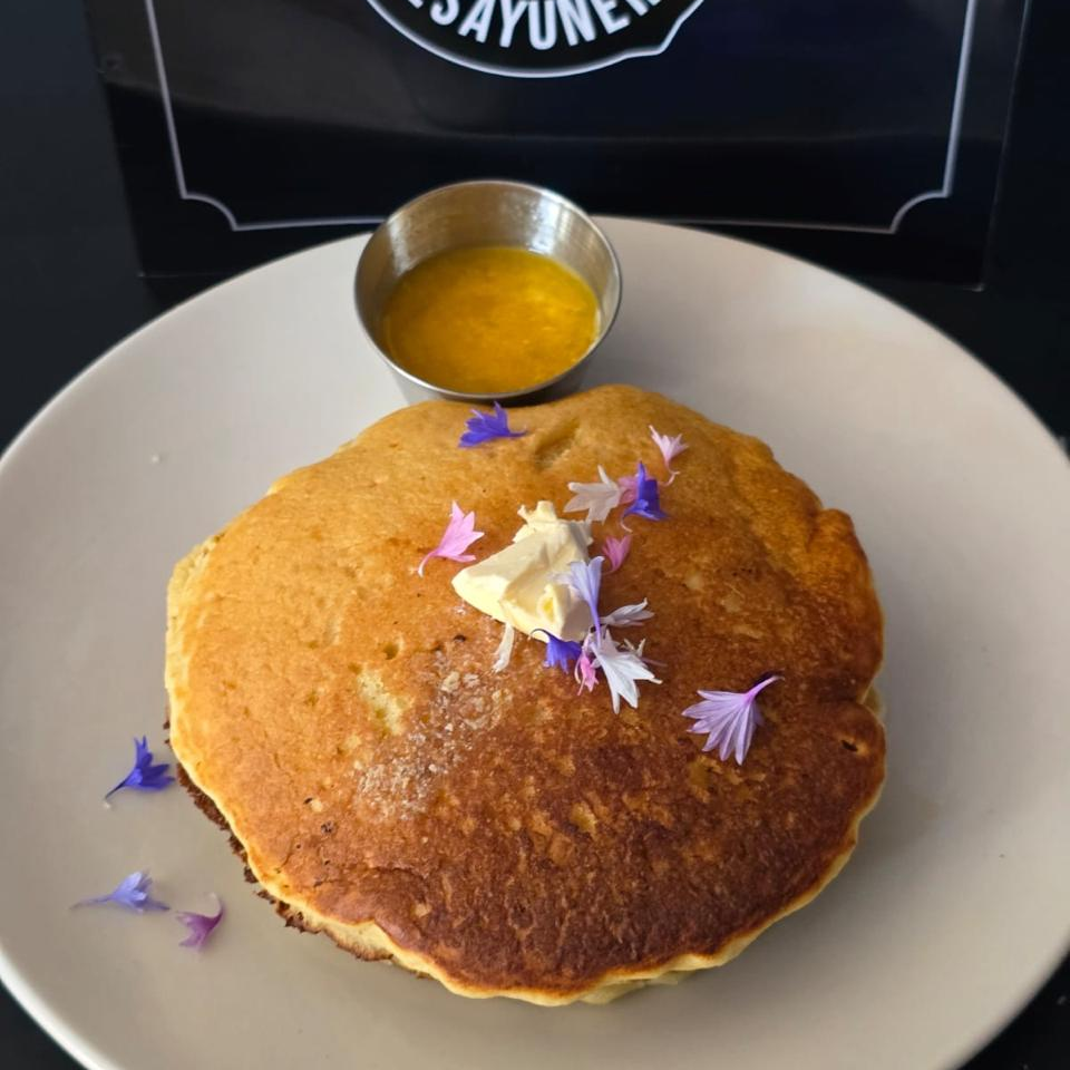 HOT CAKES