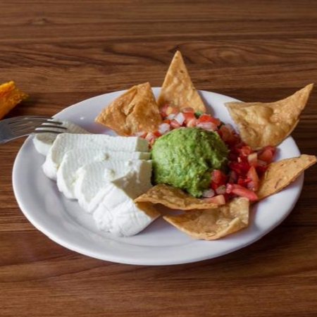 Guacamole con queso fresco