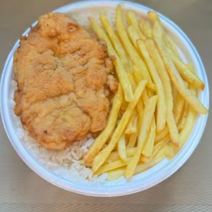 Marmita com delicioso filé de frango empanado na massa crocante acompanhado de arroz branco, feijão e batatas fritas. Marmita indicada para 01 pessoa.