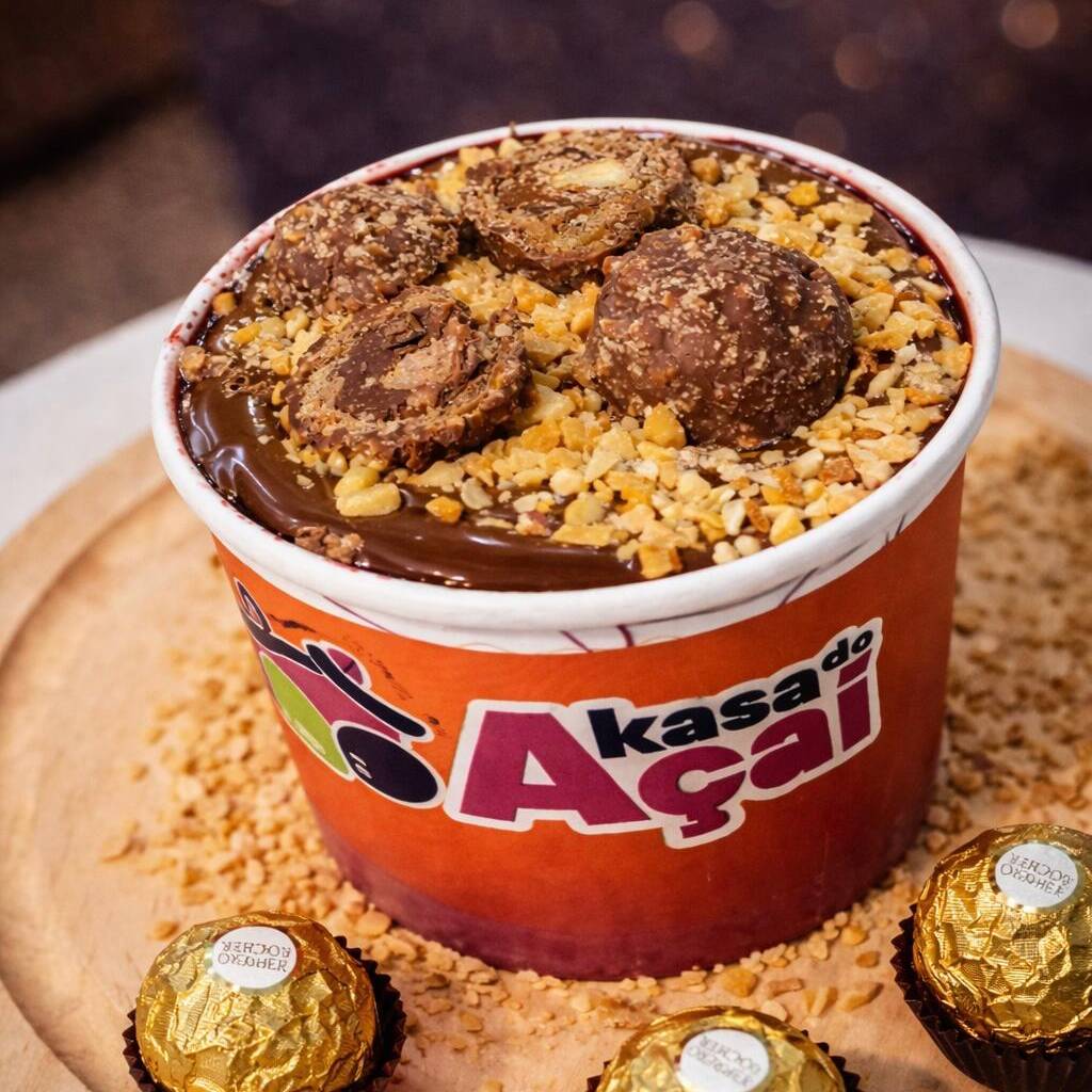 Nosso açaí tradicional super cremoso é combinado com uma generosa camada de Nutella, crocante de amendoim selecionado e finalizado com o irresistível Ferrero Rocher. Uma explosão de sabor a cada colherada