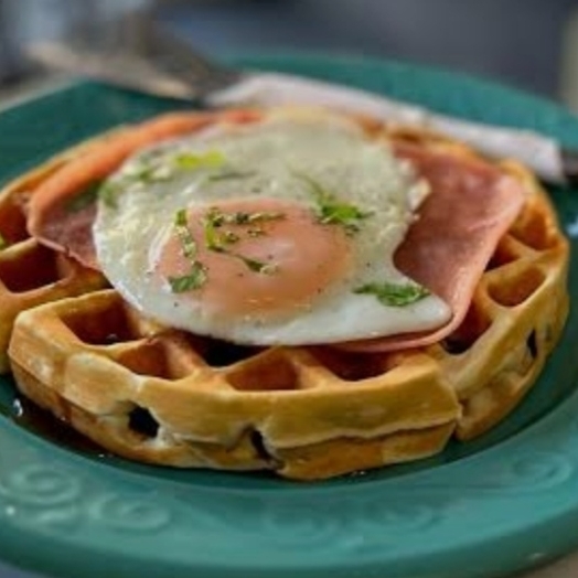 Waffles / huevo y jamón