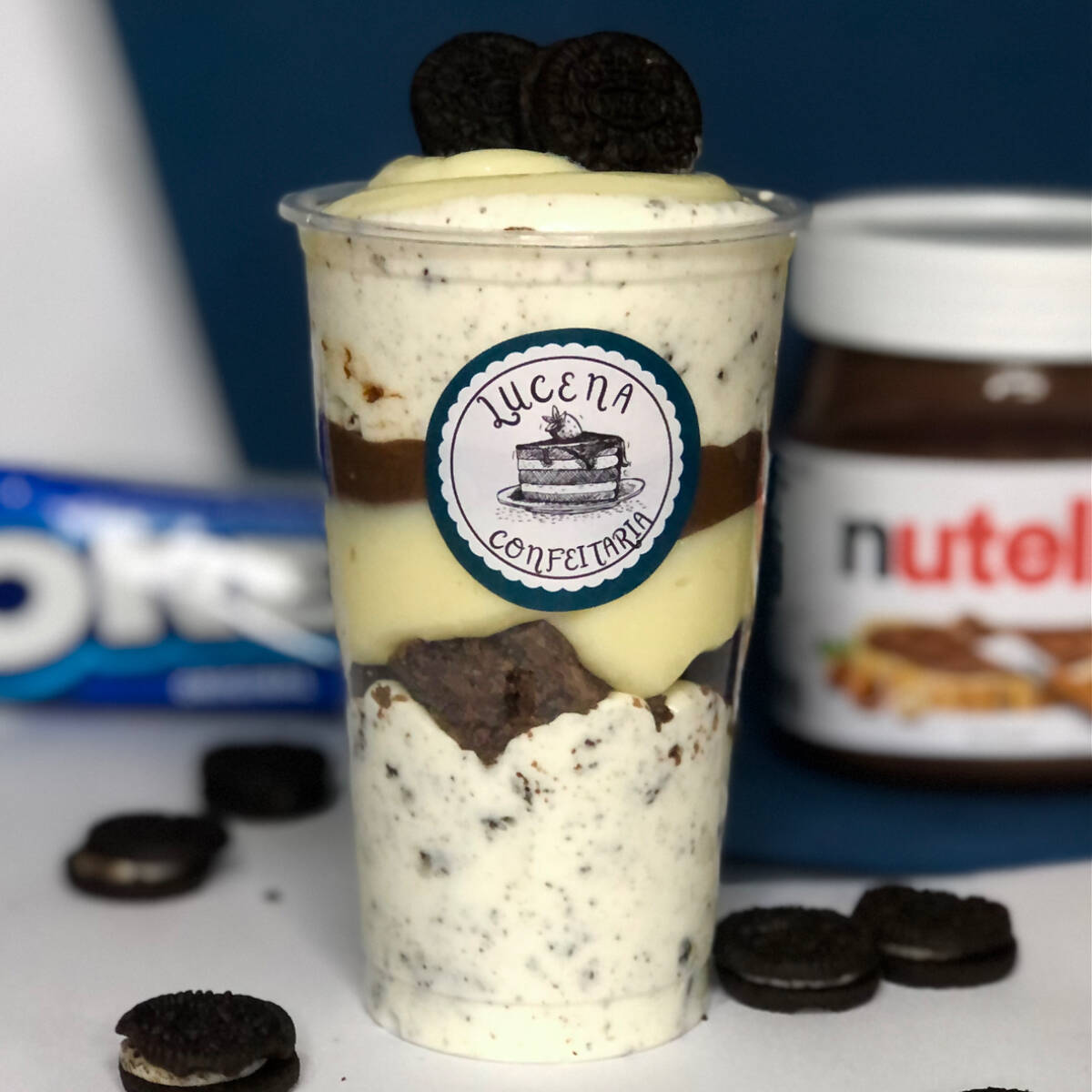 Nosso Copo Oreo contém mousse de Ninho com pedaços de biscoito Oreo, Recheio de Ninho, Nutella e Pedaços de Bronwie