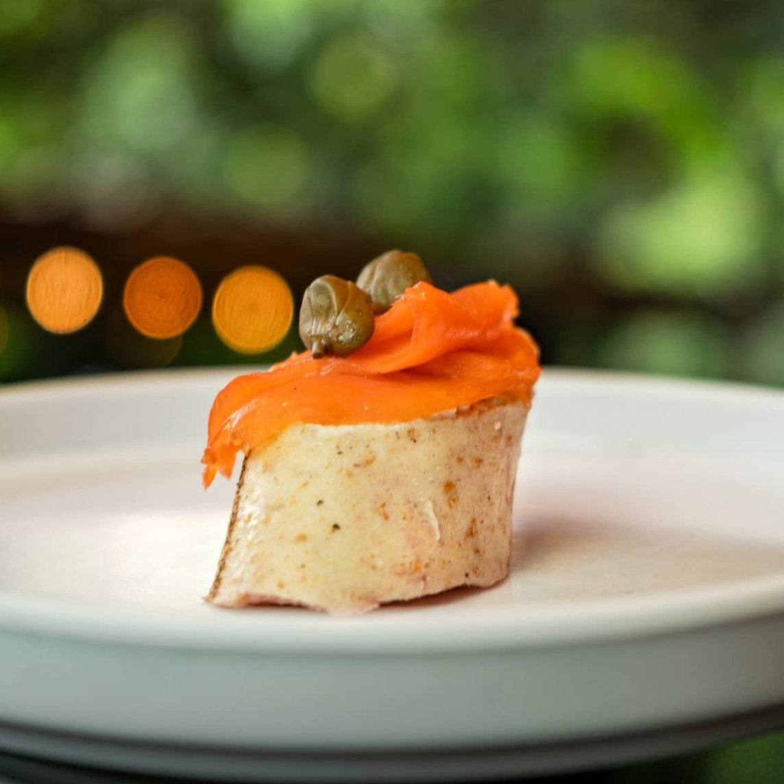 Tapa Salmón Ahumado con Cabra