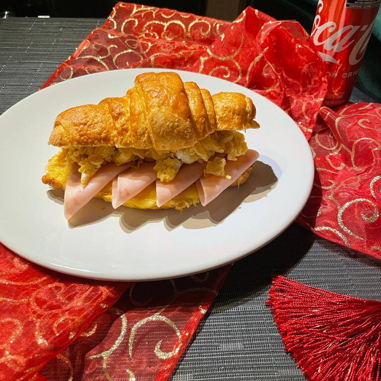 Croissant de Jamón y Huevo