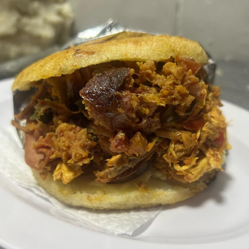 Arepa con Todo