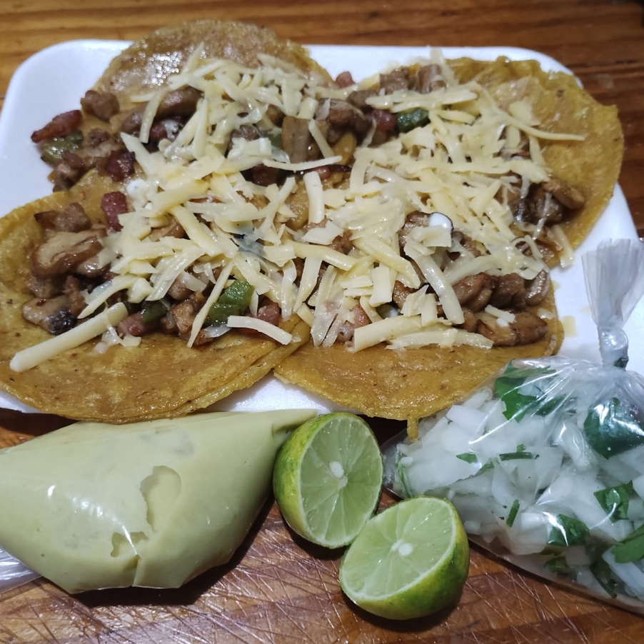 Tacos de Alambre en maiz