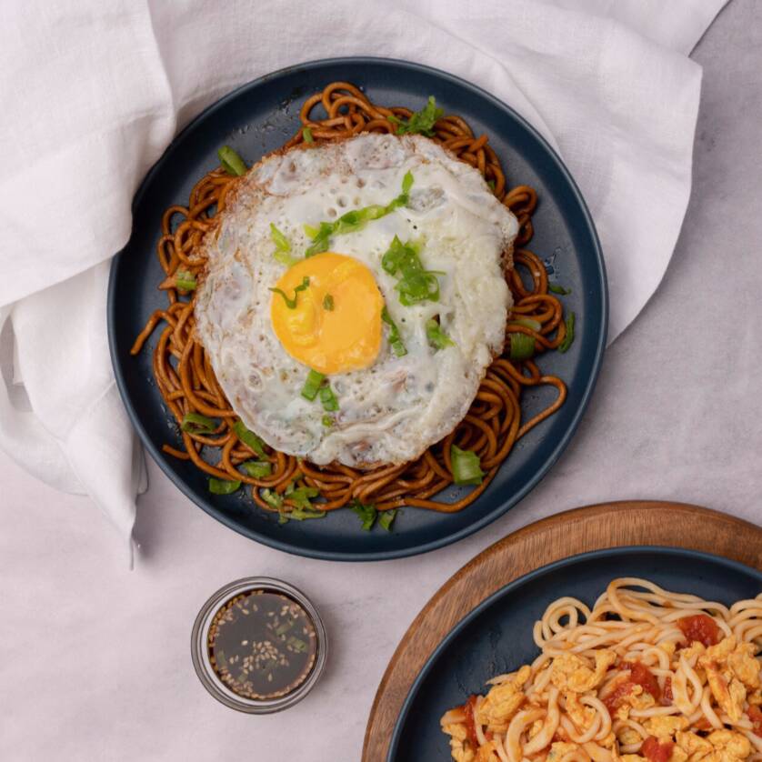 Shanghai scallion oil noodles con huevo frito