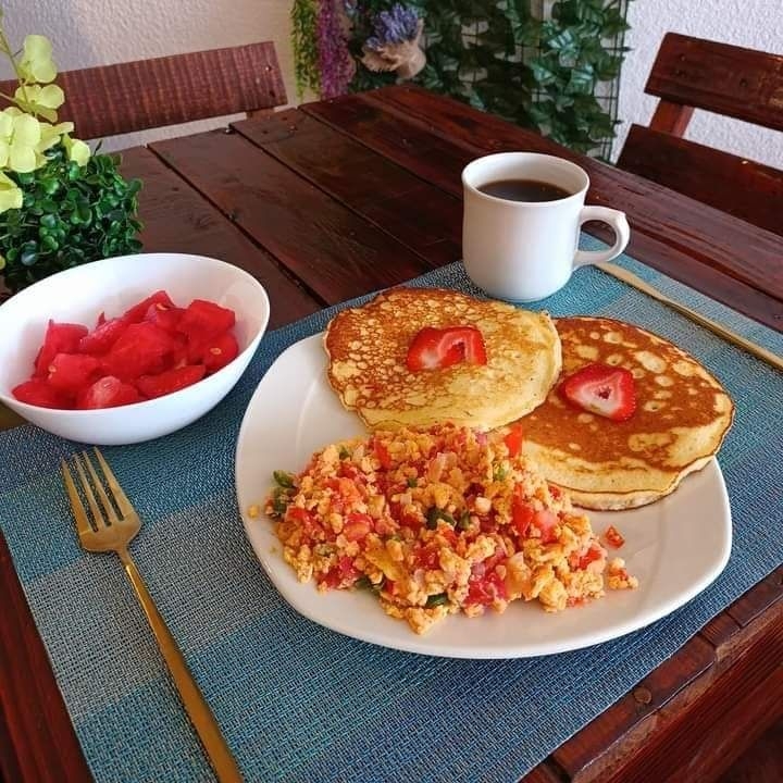 Huevitos + Hot Cakes + Cafe