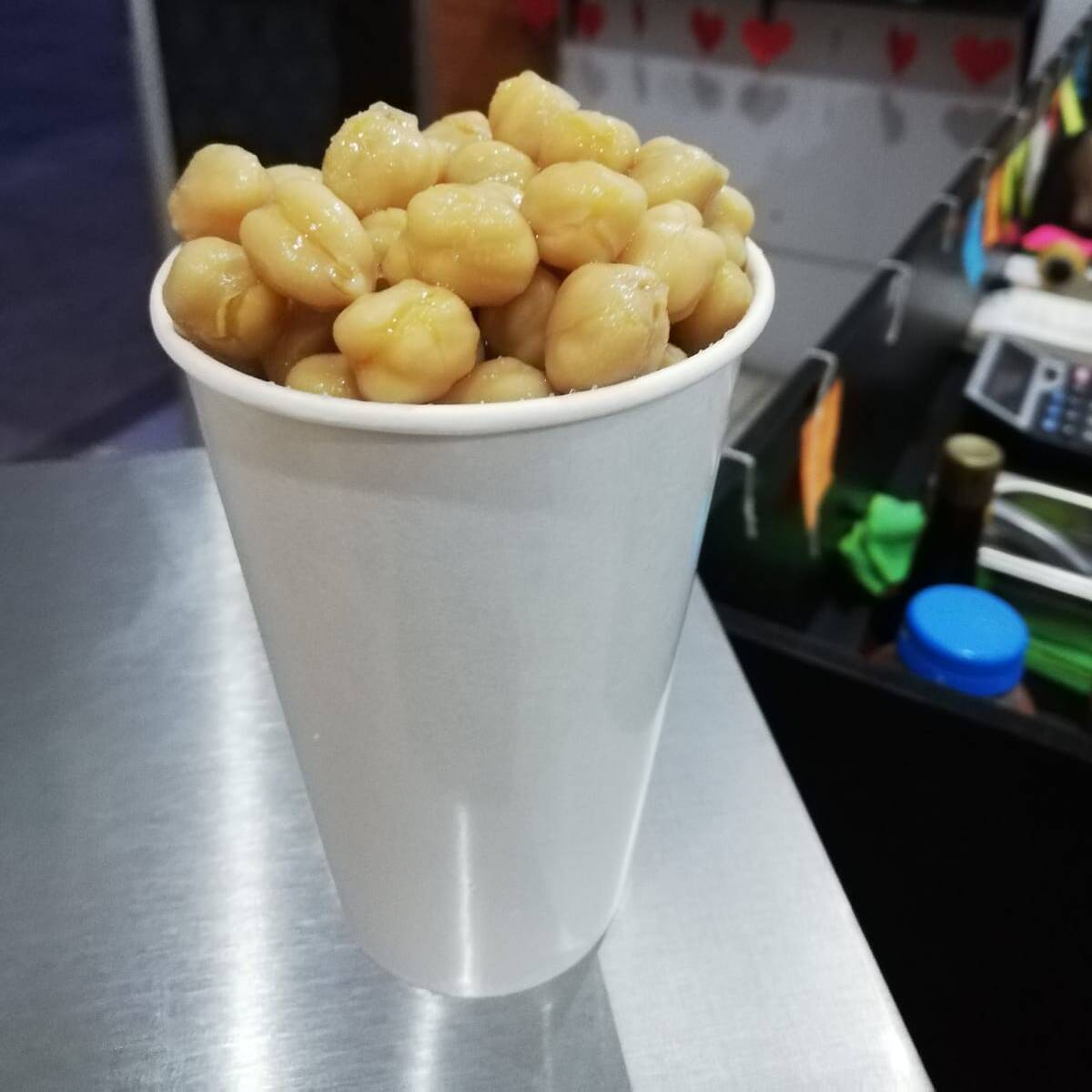 Garbanzo en Vaso con Sal y Limón