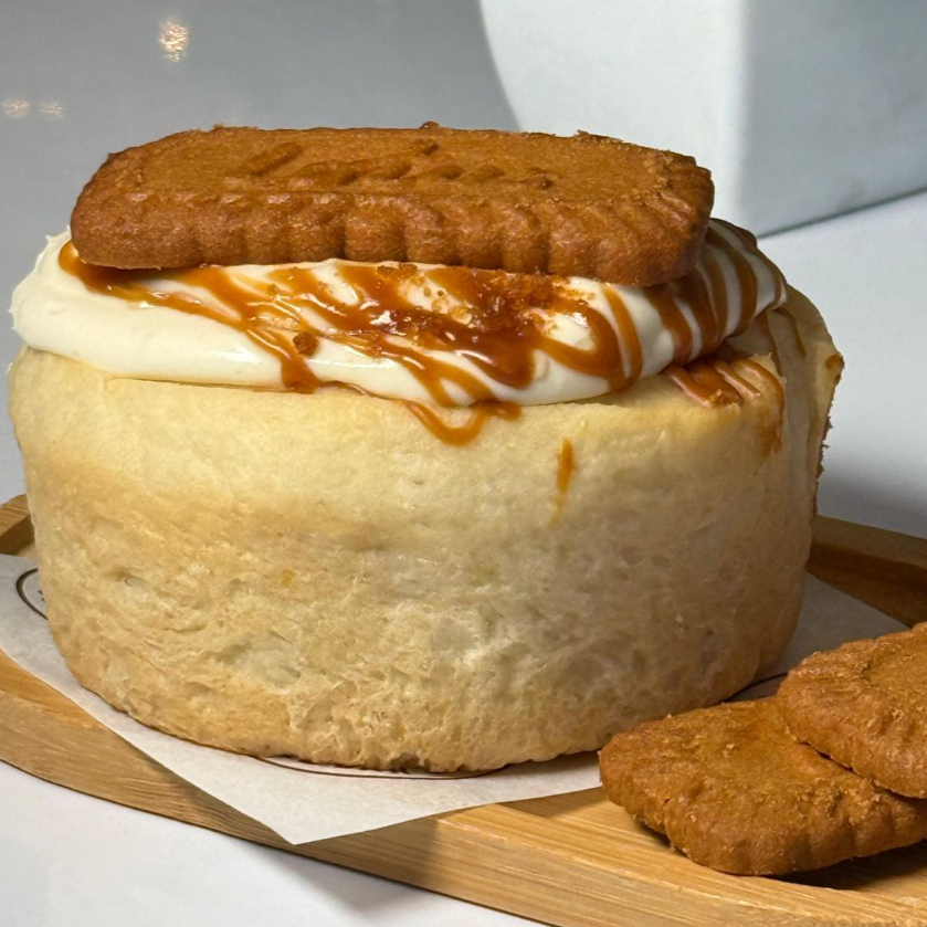 Rol Glaseado Sabor Lotus Biscoff