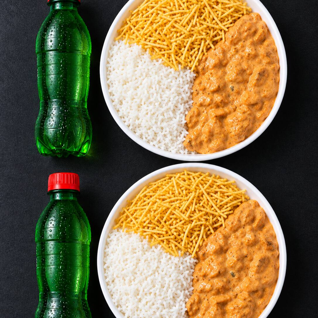 Acompanha: Arroz Branco soltinho, strogonoff de frango completo e batata palha separada + 2 refrigerantes pet 200ml gratis. Marmitas indicada para 2 pessoas