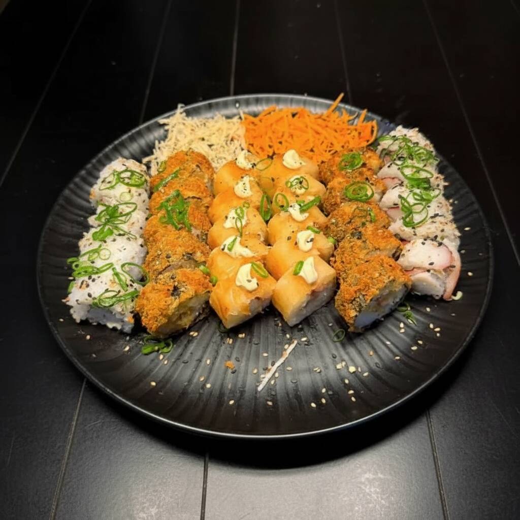 Combinho do Chef: seleção especial com 10 uramakis de kani, 10 cariocas de camarão e 10 harumakis de salmão, preparados com todo o cuidado e sabor da culinária oriental.