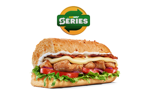 Pão de Manteiga e Alho, Frango Assado, Queijo Mussarela em dobro, Bacon, Alface, Tomate, Cebola Roxa e Molho Aioli