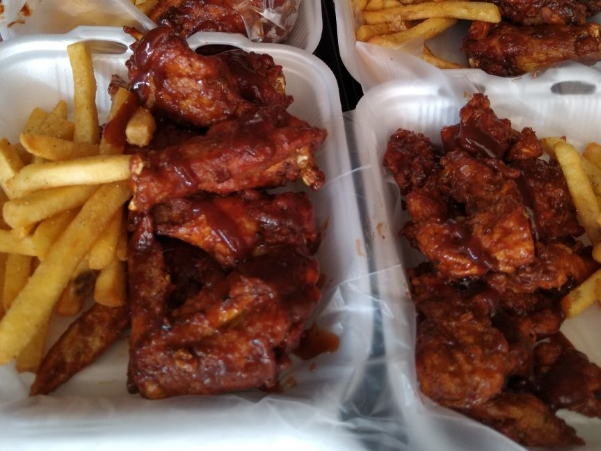 Alitas 9 piezas acompañadas de papas ala Francesa