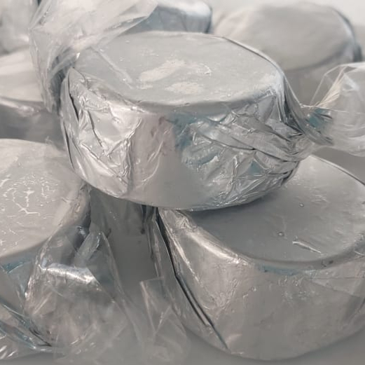 Delicioso Bombom com Casquinha de chocolate meio amargo e amendoim, Recheio de Brigadeiro Meio Amargo, Amendoim e Nutella Pura. ###Tags### bolo no pote bolo vulcao cenoura Ninho chocolate bombom aberto copos da felicidade morango uva coxinha de morango chocolate Ninho Oreo chocolate ao leite leite condensado coco beijinho brigadeiro gourmet tradicional moranguinho churros Nutella 2 amores meio amargo coco queimado presente na caixa promoção cupon cupom oferta desconto como taxa gratis entrega rapida Nutella brownie braunie brawni Ninho doce chocolate brigadeiro docinho donuts docino sobremesa bolo de pote copo da felicidade caseiro banoffee morango Ouro Branco galak Sonho de Valsa choquito ferreiro rocher trufa bombom uva kitkat Kit Kat Kinder bueno charge amendoim Confete Dia dos pais natal Dia das maes Dia das mães namorados promoção promocao oferta desconto barato doce sobremesa chocolate entrega rapida grátis grátis morango fresco docinho brigadeiro leite condensado coxinha bombom e morango