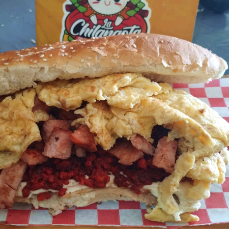 Mega Torta Milanesa con Salchicha + Papas + Coca