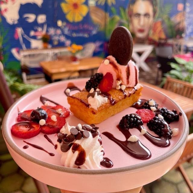 PANQUE DE ELOTE CON HELADO