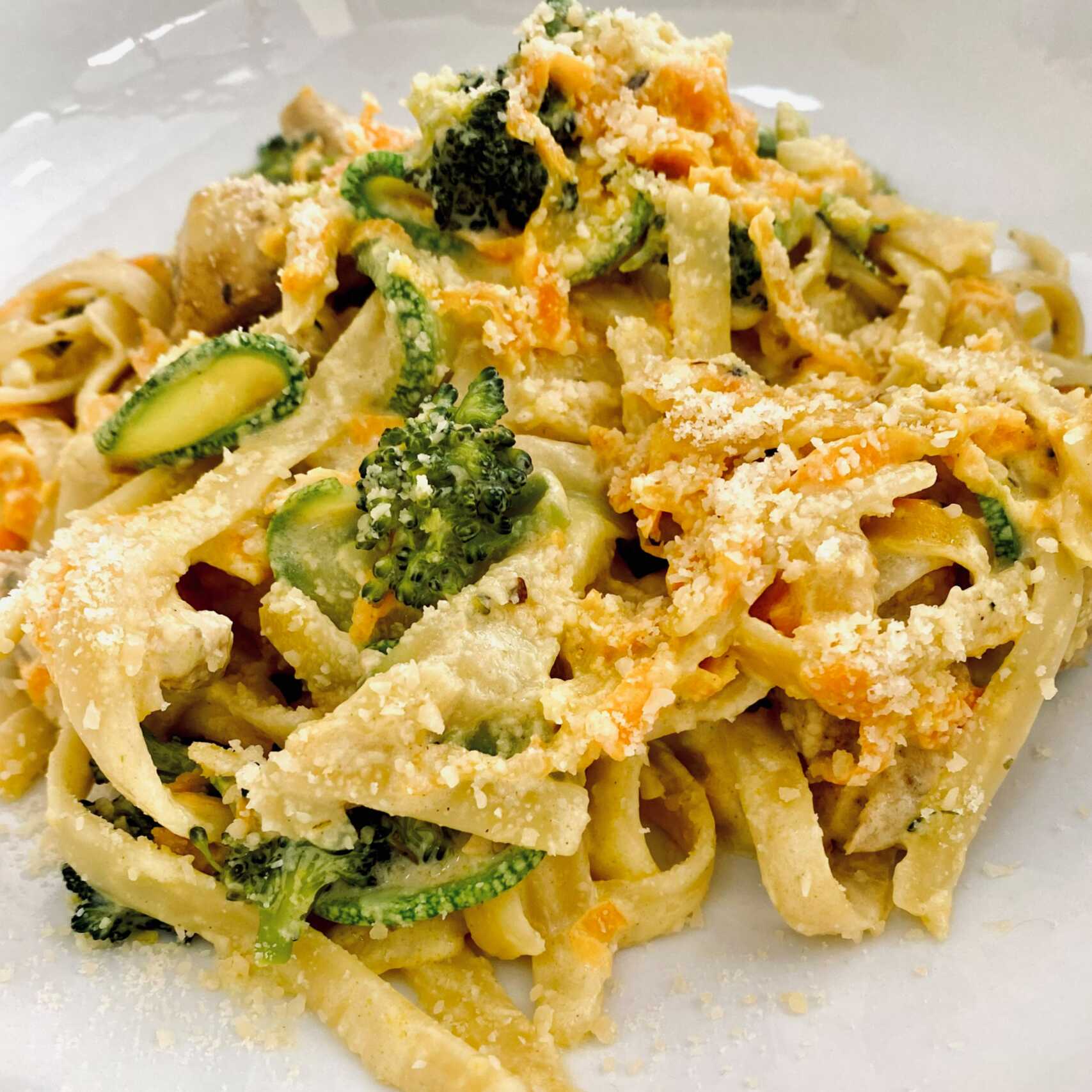 Pasta Fettuccine Ajo Parmesano