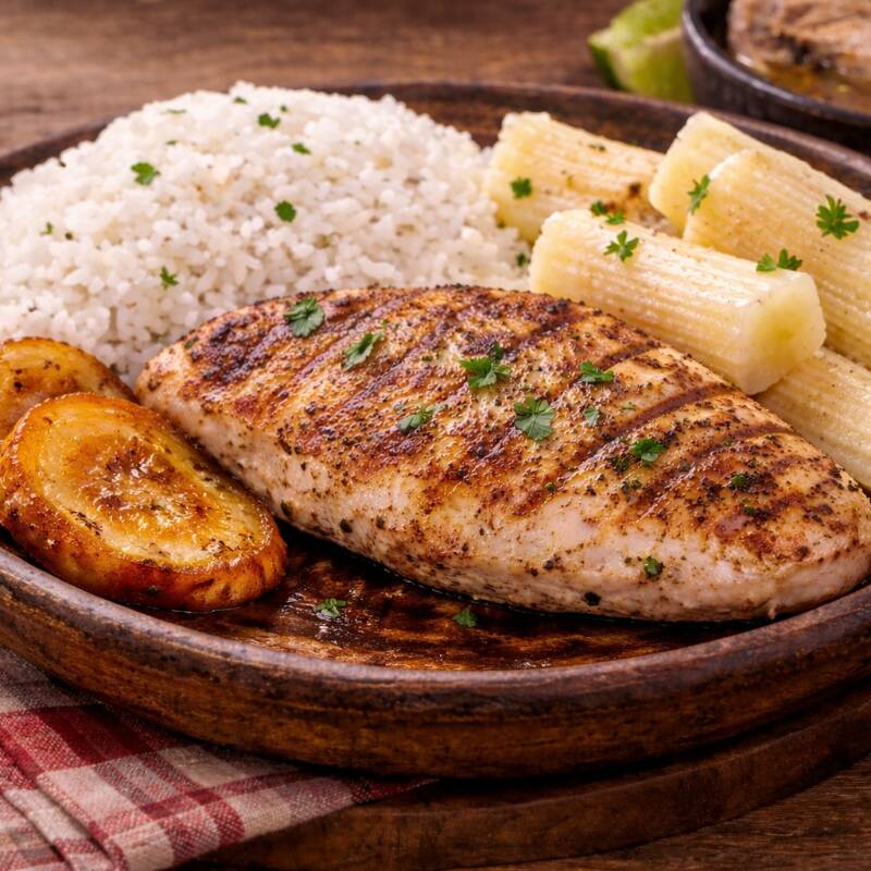 Vaquerito De Pechuga+Arroz+Yuca+Tajada+Sopa