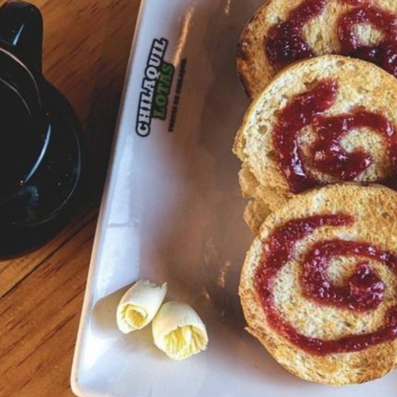 Bisquets con mermelada
