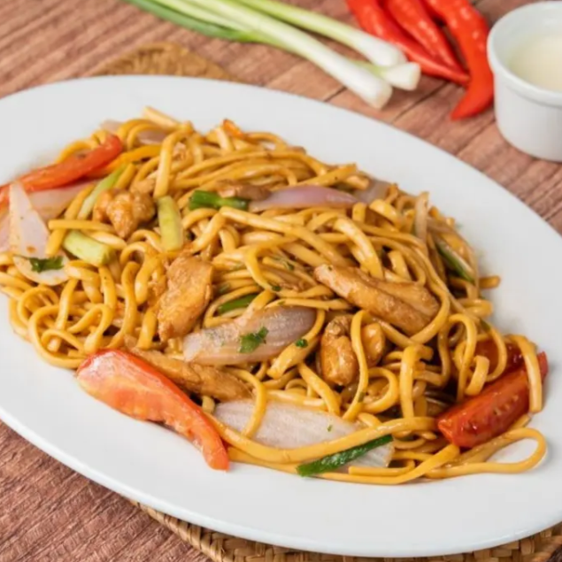 Tallarín Saltado de Pollo