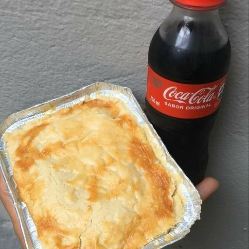 A combinação perfeita: empada saborosa + Coca gelada. Simples, prática e irresistível.